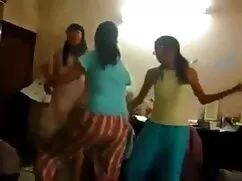 বড় সুন্দরী দেশি চুদ ...
