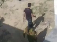 তরুণ নারী তার জীবনের ...