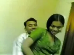 ক্যামেরা নাচ সামনে ম ...