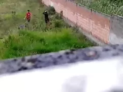 অনুসরণ করুন অনুসরণ ক ...
