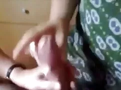 চুল আঁচড়ানোর দ্বারা ...