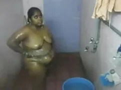 মহিলার দ্বারা হট চুদ ...